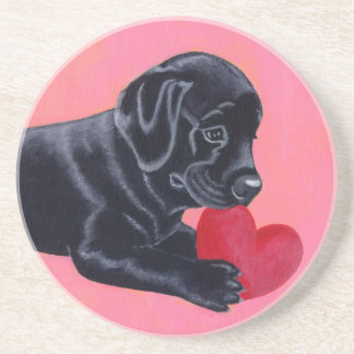 黒いラブラドールの子犬及びハートの絵を描くこと コースター