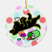 黒いラブラドールの漫画の水玉模様のオーナメント セラミックオーナメント (正面)