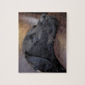 黒いラブラドールは、ソファで眠って、クローズアップ ジグソーパズル (縦)