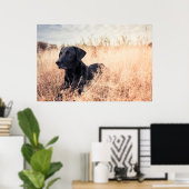 黒いラブラドールをドライグラスに ポスター (ホームオフィス)