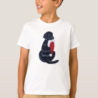 黒いラブラドール及びサンタの帽子の雪片のクリスマス Tシャツ