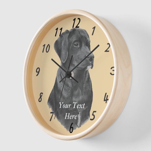 黒いラブラドール犬の生き生きとしたポートレート写真 壁時計 (傾斜)