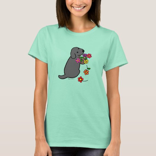 黒いラボの子犬の花のバスケット漫画 Tシャツ (正面)