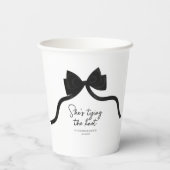 黒いリボンで彼女は結婚式の準備中 ブライズシャワー 紙コップ (裏面)