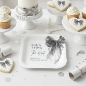 黒いリボンのウェディングシャワーを計画中 ペーパープレート