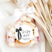 黒いリボンの彼女が結婚する ブライダルシャワーのお祝い ラウンドシール