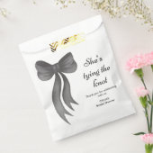 黒いリボンの彼女が結婚する ブライダルシャワー フェイバーバッグ (封をした状態)