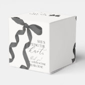 黒いリボンの結婚前のお祝いギフト フェイバーボックス (裏面サイド)
