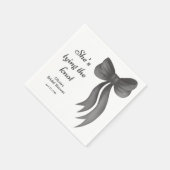 黒いリボンの結婚前パーティー 彼女は結婚する スタンダードカクテルナプキン (角)