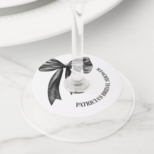 黒いリボン 結婚する彼女のブライズシャワー ワイングラスタグ (クローズアップ)