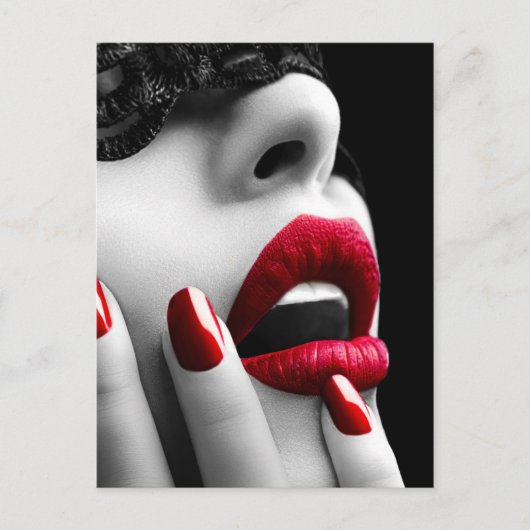 黒いレースのマスクを持つ美しい女性 ポストカード (正面)