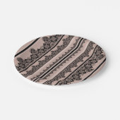 黒いレース、透かし、茶色の背景、ベージュ、ブラ ペーパープレート (アングル)