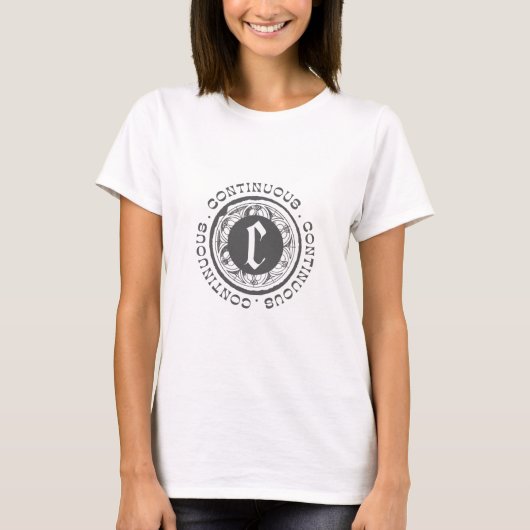 黒いロゴが続く Tシャツ (正面)