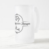 黒いロゴと曇らされる フロストグラスビールジョッキ (正面右)