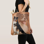 黒い三色のオーストラリアの羊飼い-オーストラリア人 トートバッグ (クローズアップ)