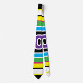 黒い三角形鮮やかジオメトパターン(の模様が)ある ネクタイ (正面)