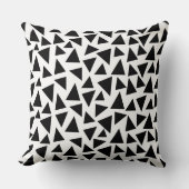 黒い三角形 クッション (正面)