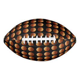 黒い上にオレンジ色のバスケットボールがあり アメリカンフットボール