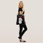 黒い上に白いクリスマスフクロウ トートバッグ (モデル)