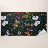 黒い上に野花と蝶 ビーチタオル (正面)