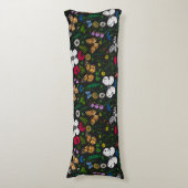 黒い上に野花と蝶 ボディピロー (正面縦)