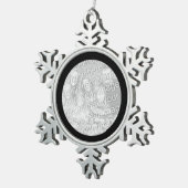 黒い丸い縁ど写真 スノーフレークピューターオーナメント (右)