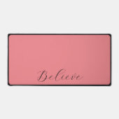 黒い信じコーラルピンク色の背景 デスクマット (正面)