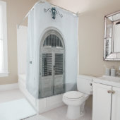 黒い光源の下の閉じた灰色の木の扉 シャワーカーテン (インサイチュ)