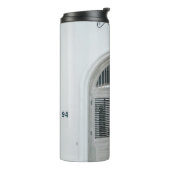 黒い光源の下の閉じた灰色の木の扉 タンブラー (回転左)