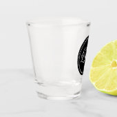 黒い円のビジネスロゴ ショットグラス (左)