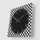 黒い円の白いチェッカーボードパターン スクエア壁時計 (傾斜)