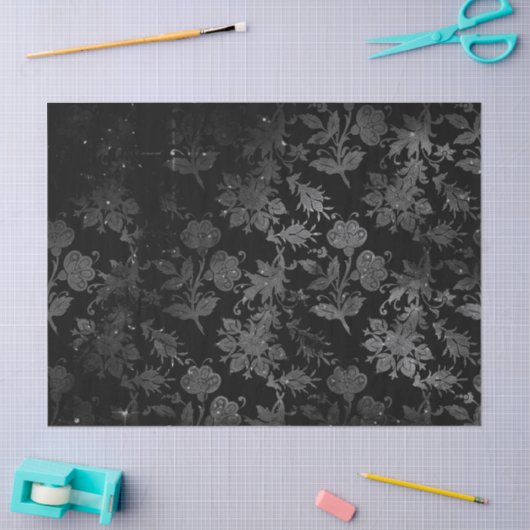 黒い切り離し上の灰色のステンシルフラワーズ 薄葉紙 (クラフト)