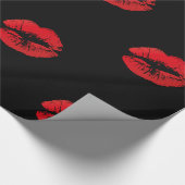 黒い包装紙のロマンチックで赤い唇のキス ラッピングペーパー (角)