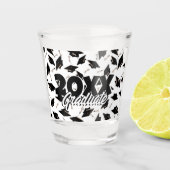 黒い卒業キャップが宙に舞い上がる白 ショットグラス (正面)