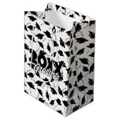 黒い卒業キャップが宙に舞い上がる白 ミディアムペーパーバッグ (正面アングル)