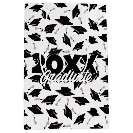 黒い卒業キャップが宙に舞い上がる白 ミディアムペーパーバッグ (正面)