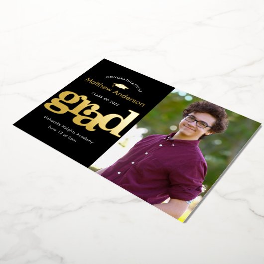 黒い卒業写真モダンタイポグラフィ実在金ゴールド 箔招待状 (回転した状態)