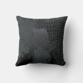 黒い及び灰色の動揺してなセーターおよびcrocは置きます クッション (裏面)