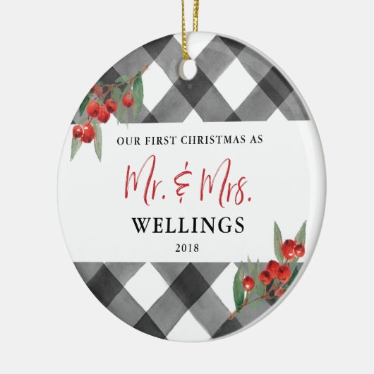 黒い及び白人のバッファローの格子縞の新婚者氏および夫人 セラミックオーナメント (左)