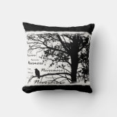 黒い及び白Nevermoreシルエットをあさり歩いて下さい クッション (正面)