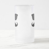 黒い口ひげおよびサングラスのユーモアのギフト フロストグラスビールジョッキ (中央)