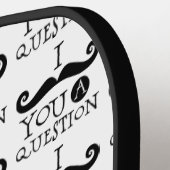 黒い口ひげユーモア ピックルボールラケット (左詳細)