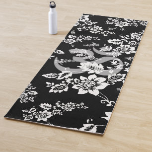 黒い夜の背景に白い花 ヨガマット