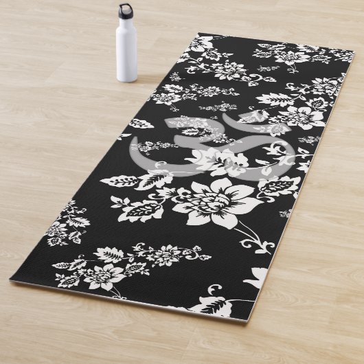黒い夜の背景に白い花 ヨガマット (インサイチュ)