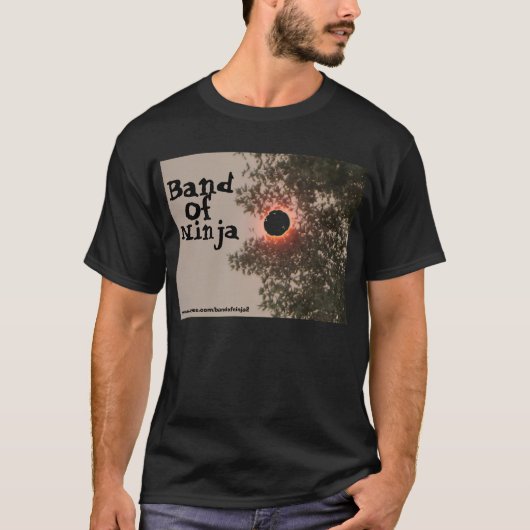 黒い太陽(糖菓) Tシャツ (正面)