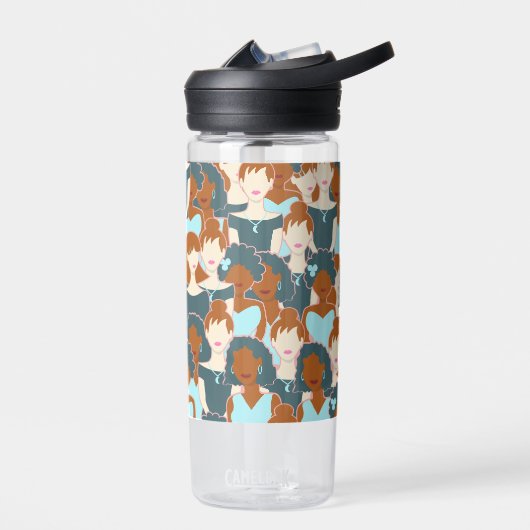 黒い女の子と白い女の子とのシームレスなパターン ウォーターボトル (左面)