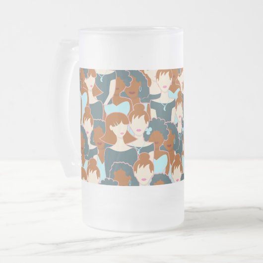 黒い女の子と白い女の子とのシームレスなパターン フロストグラスビールジョッキ (正面左)