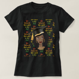 黒い女性の卒業帽信じをかぶって Tシャツ