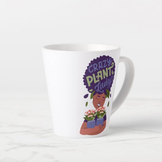 黒い女性熱狂する植物の女性、抱きしめている植物 カフェラテマグ (右アングル)