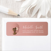 黒い女性、花とピンクの自然の髪のアフロー ラベル (インサイチュ)